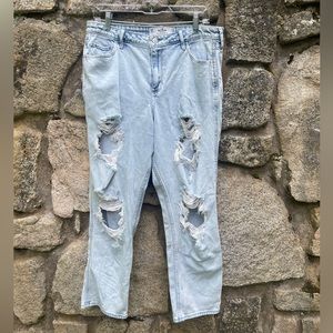 Hollister Light Wash Curvy High-Rise Mom Distressed Jeans